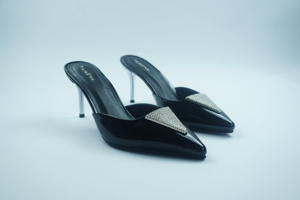 B- ESCARPIN MULE VERNIS AVEC DÉTAIL CRISTAL YW-10.