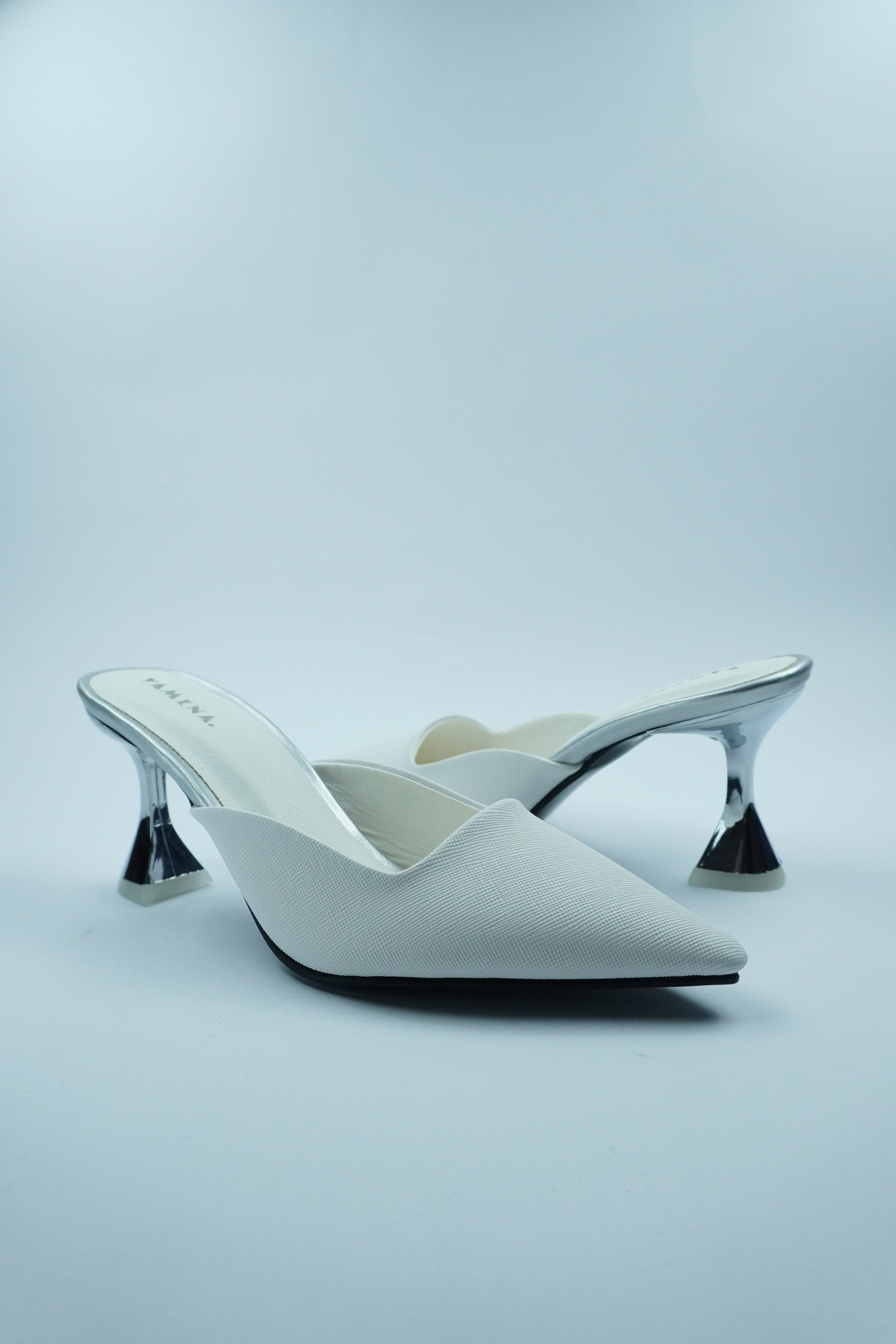 ESCARPIN MARRIÉE-MULE BLANCHE AVEC TALON ARGENTÉYW-7B