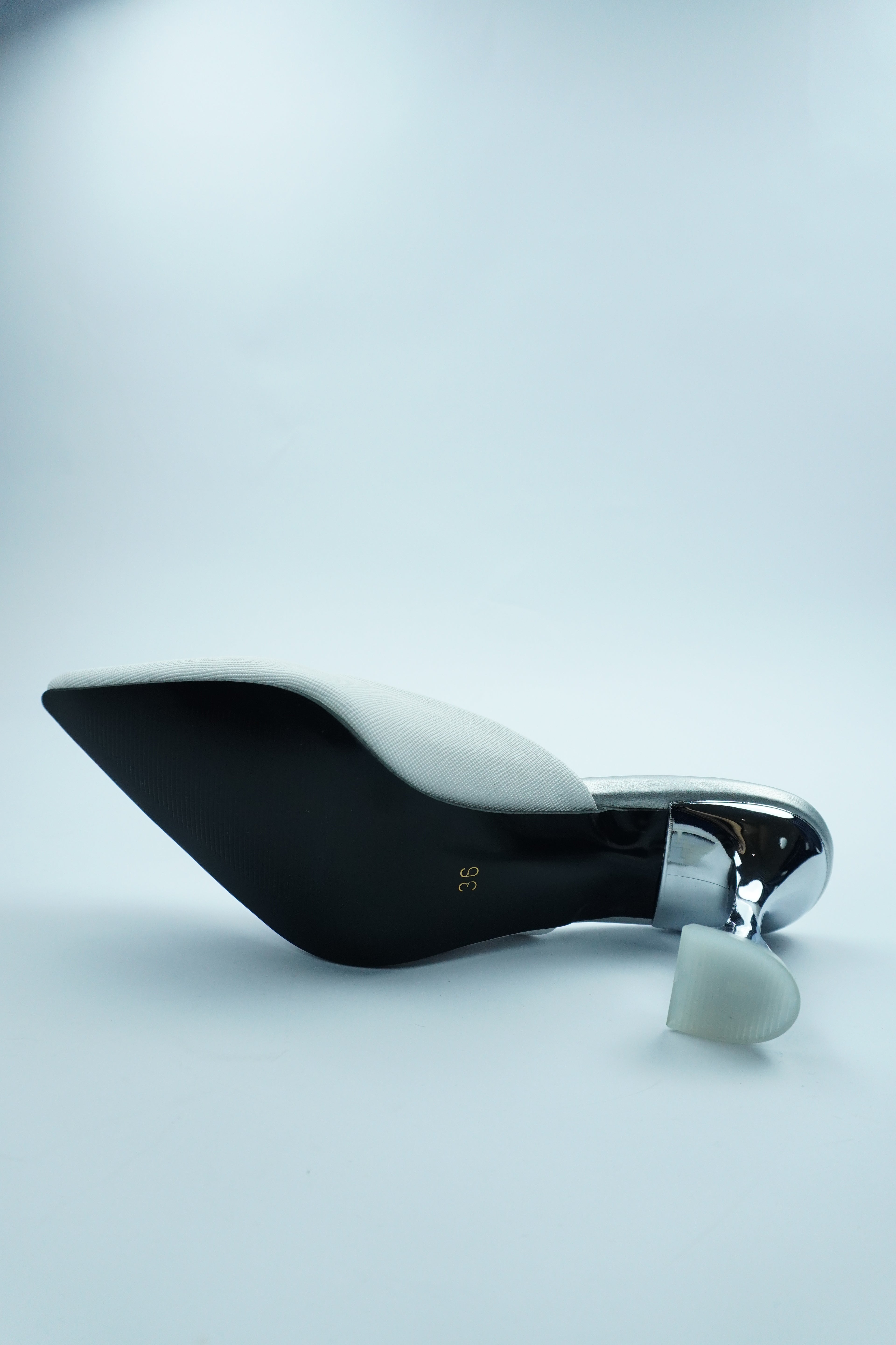 ESCARPIN MARRIÉE-MULE BLANCHE AVEC TALON ARGENTÉYW-7B