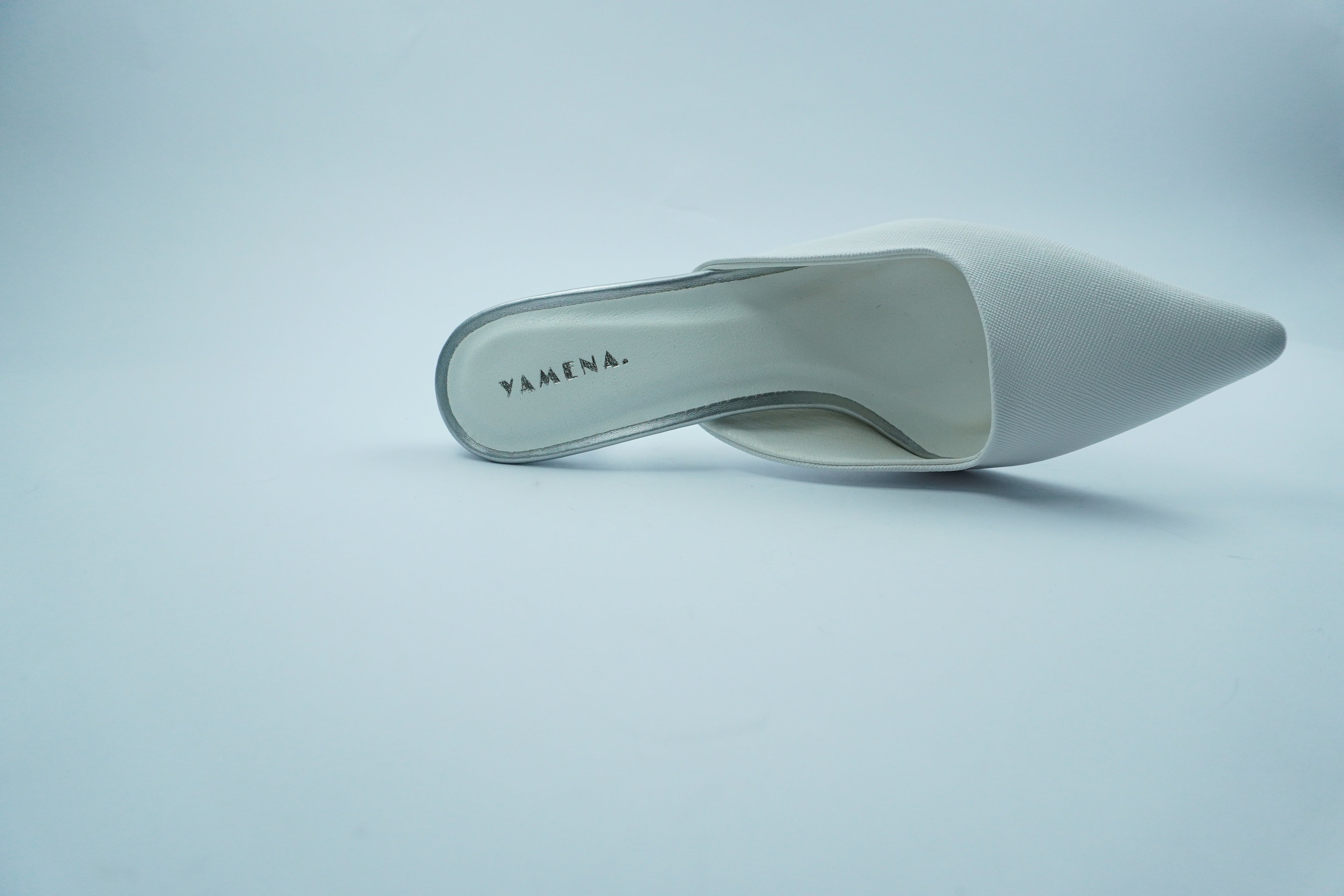 ESCARPIN MARRIÉE-MULE BLANCHE AVEC TALON ARGENTÉYW-7B