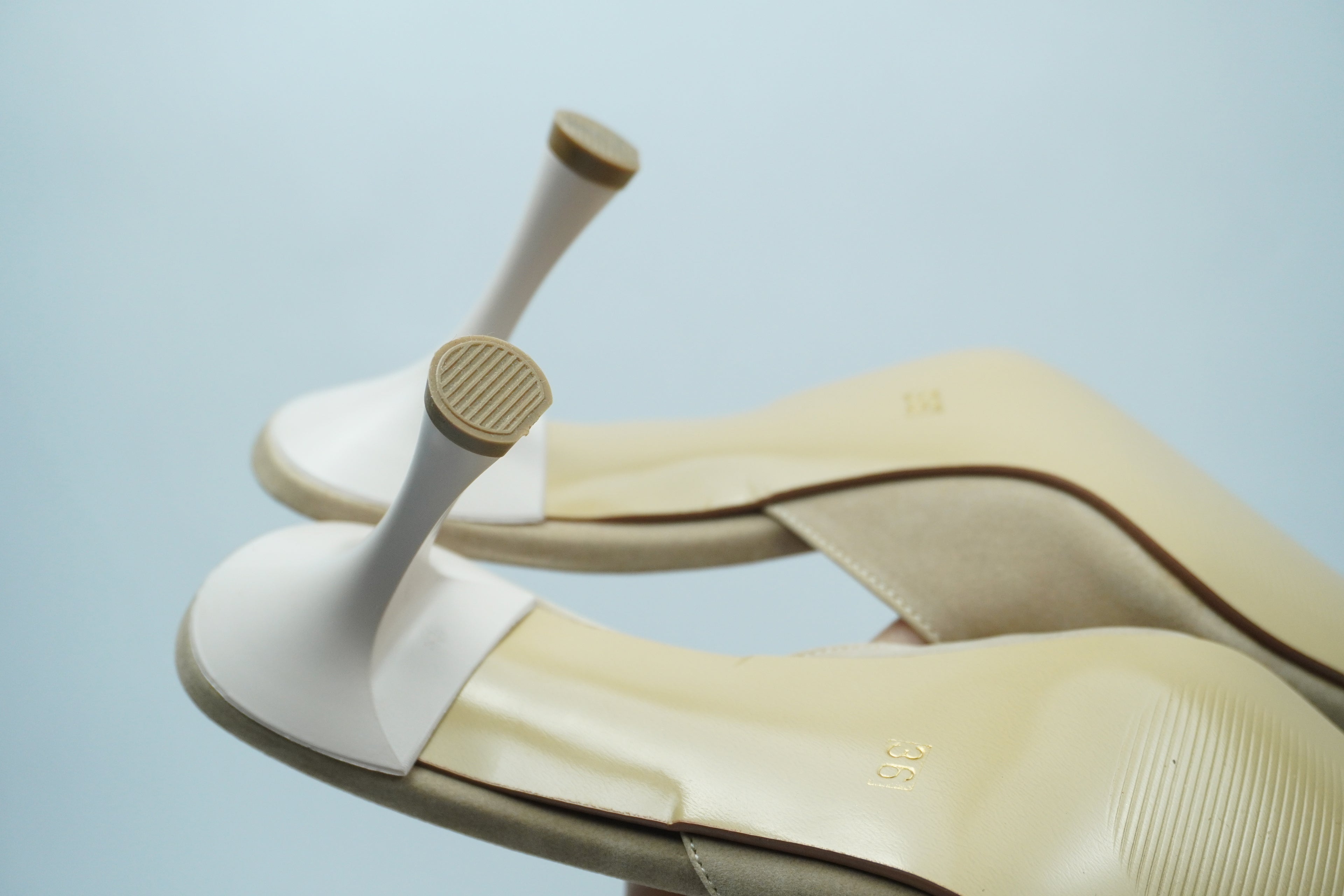 D- ÉLÉGANCE FLORALE – MULE AVEC DÉTAIL FLEUR ET PERLE YW-9