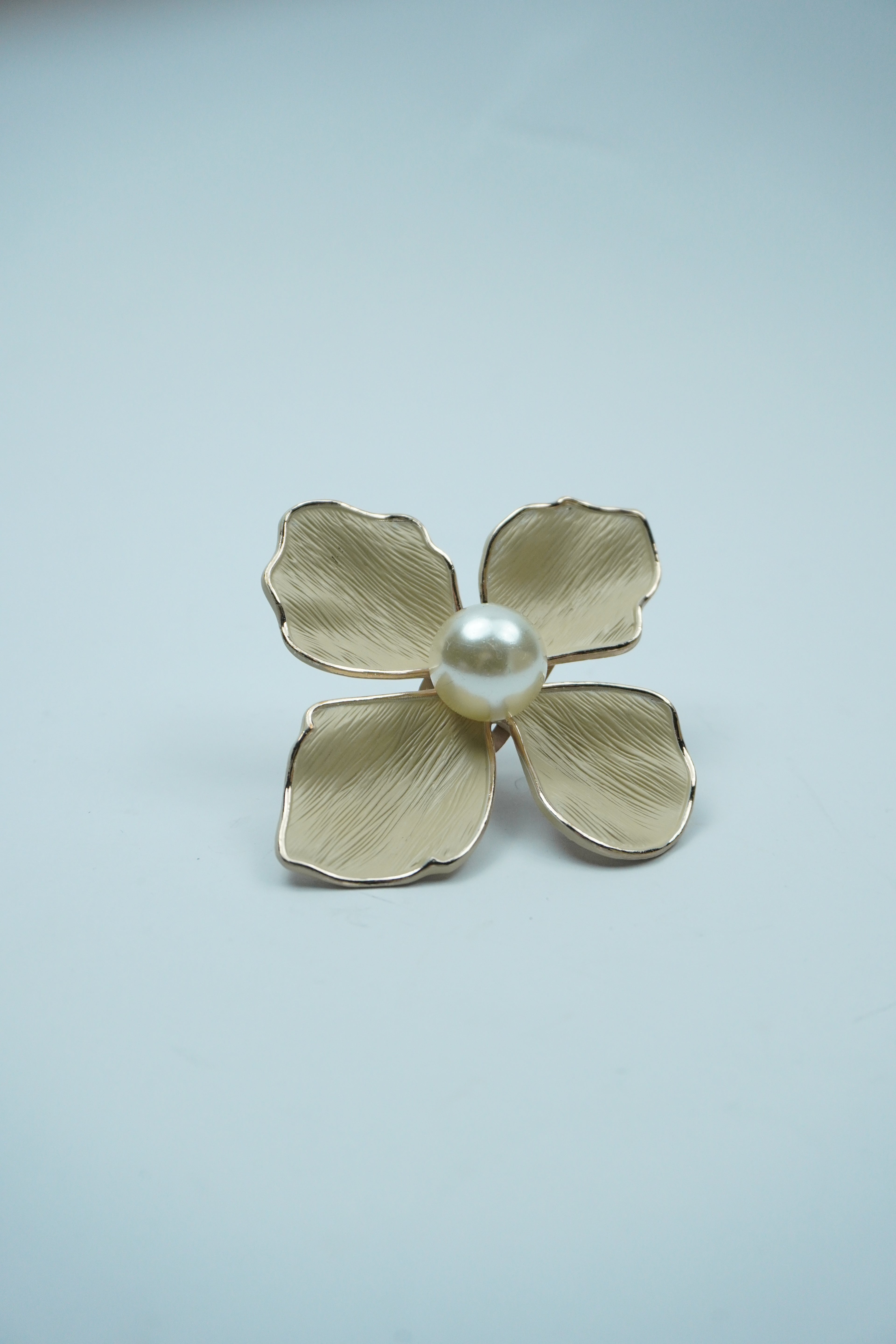 D- ÉLÉGANCE FLORALE – MULE AVEC DÉTAIL FLEUR ET PERLE YW-9