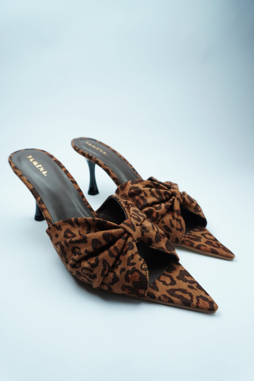 F- ÉLÉGANCE SAUVAGE – MULE À IMPRIMÉ LÉOPARD ET NŒUD YW-12L