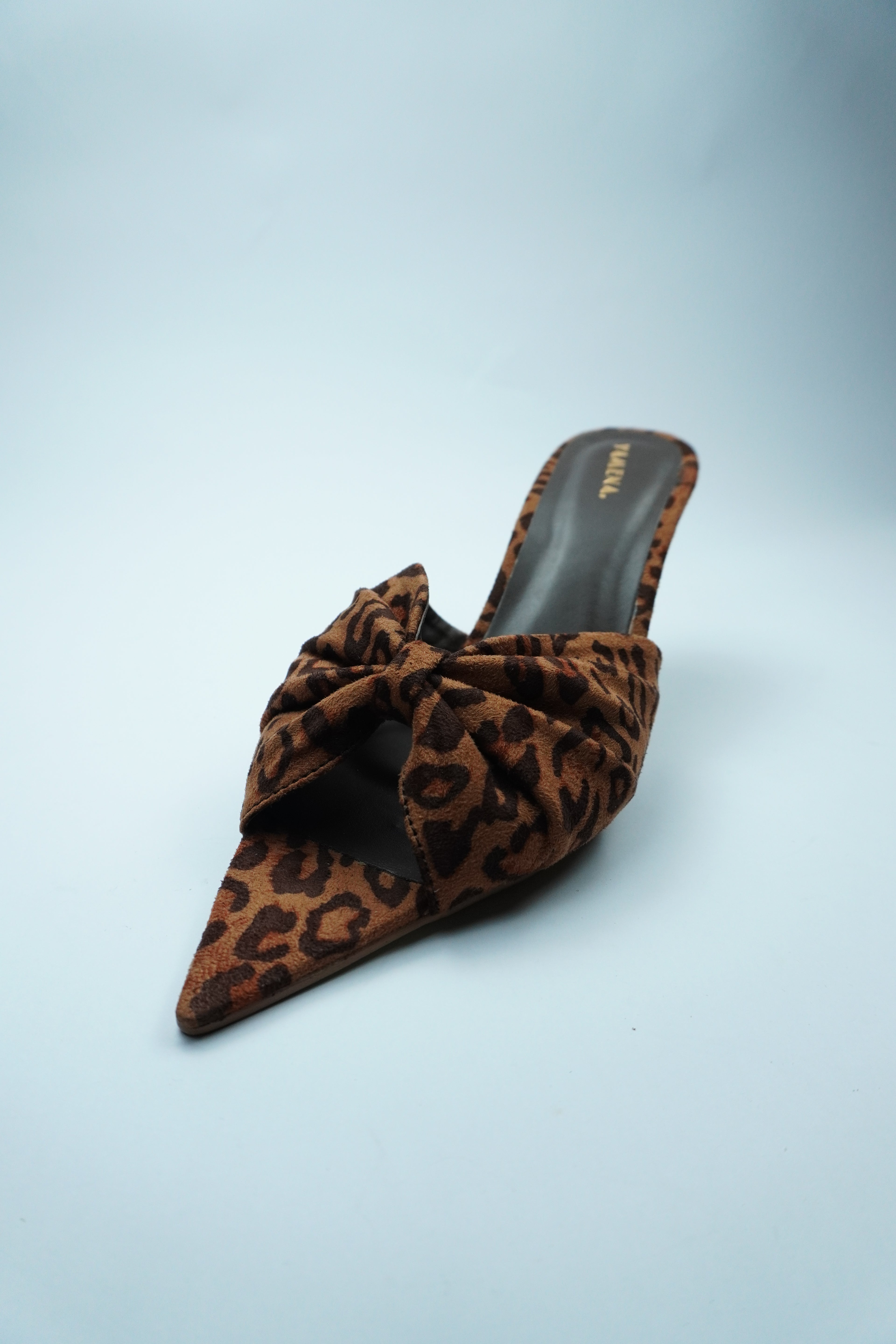F- ÉLÉGANCE SAUVAGE – MULE À IMPRIMÉ LÉOPARD ET NŒUD YW-12L