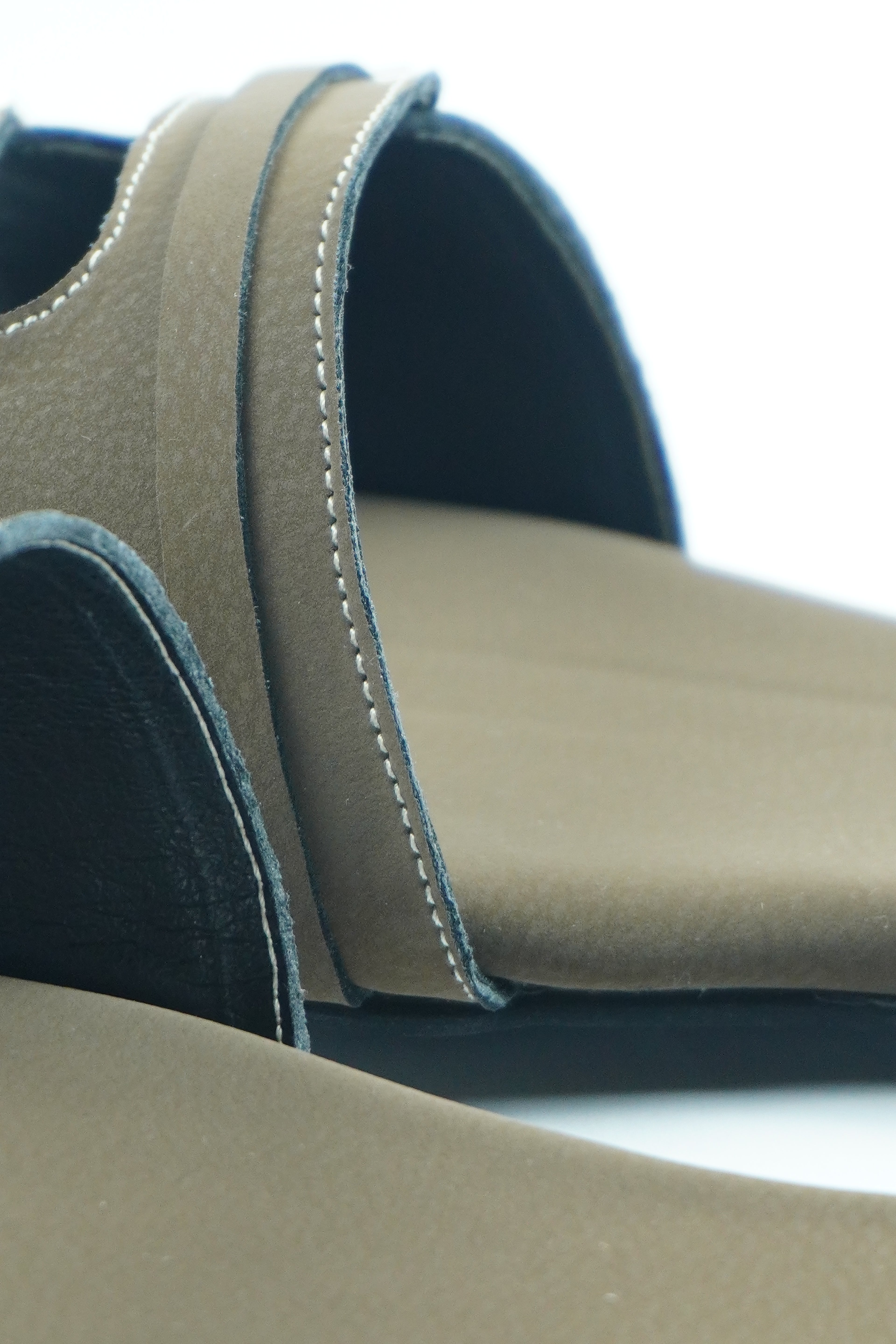 CONFORT ET STYLE – SANDALE PLATE ÉLÉGANTE YW-14