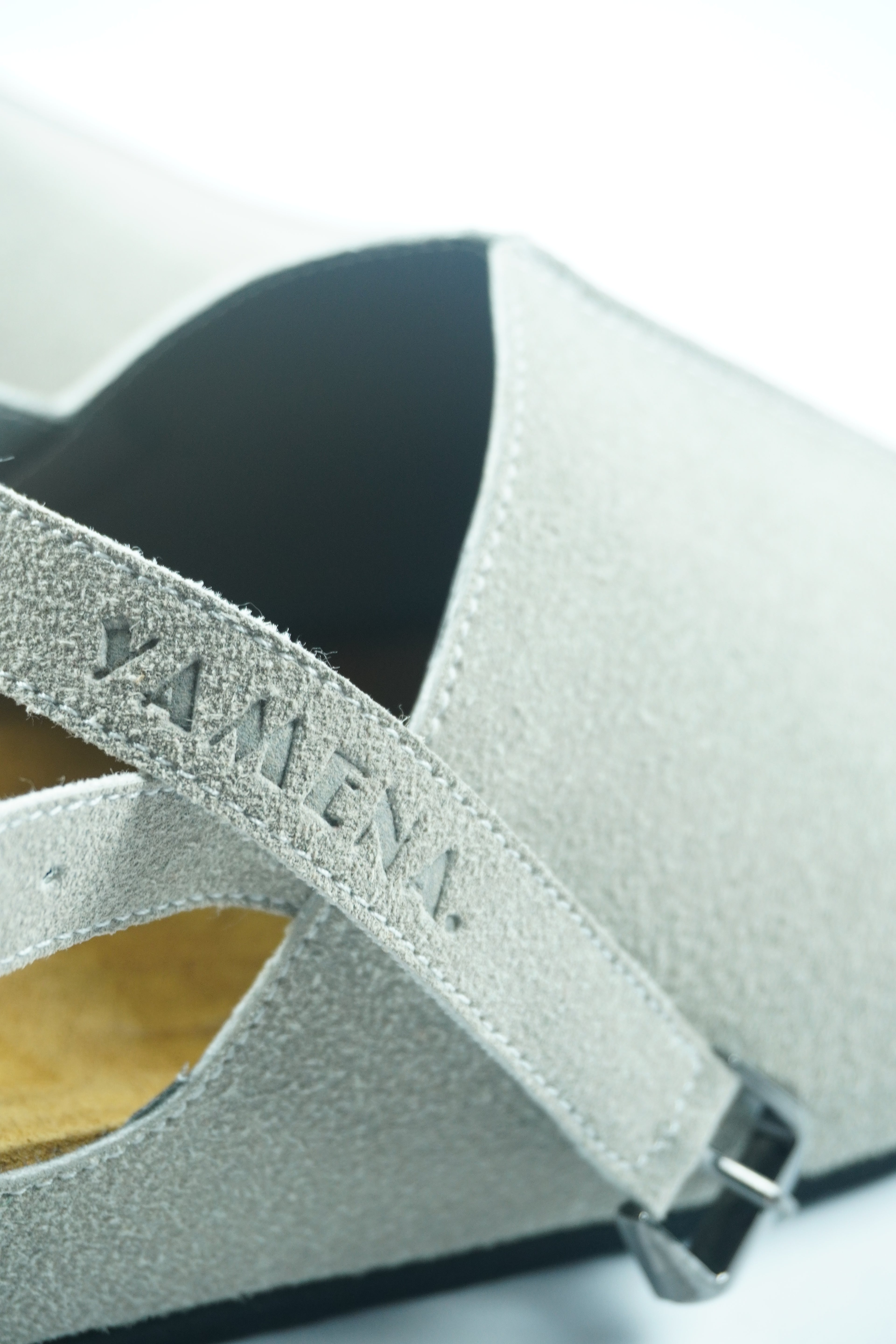 CLOGS YAMENA CONFORTABLES, AVEC CEINTURES AJUSTABLES YW-16.