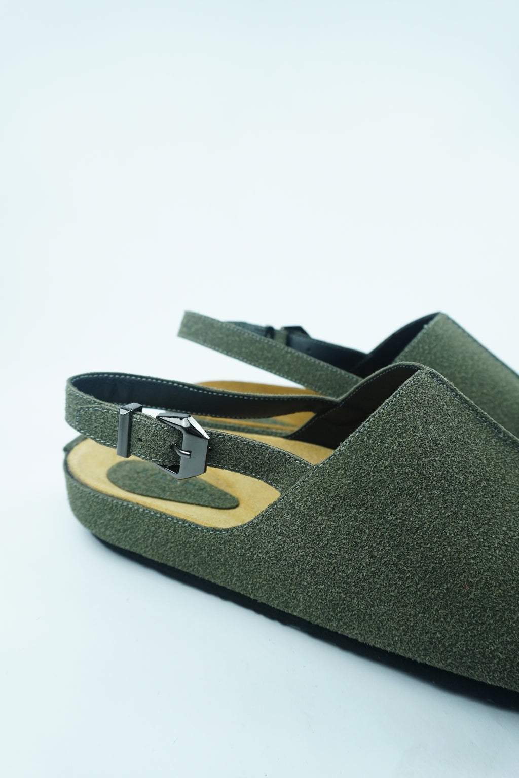 CLOGS YAMENA CONFORTABLES, AVEC CEINTURES AJUSTABLES YW-16.