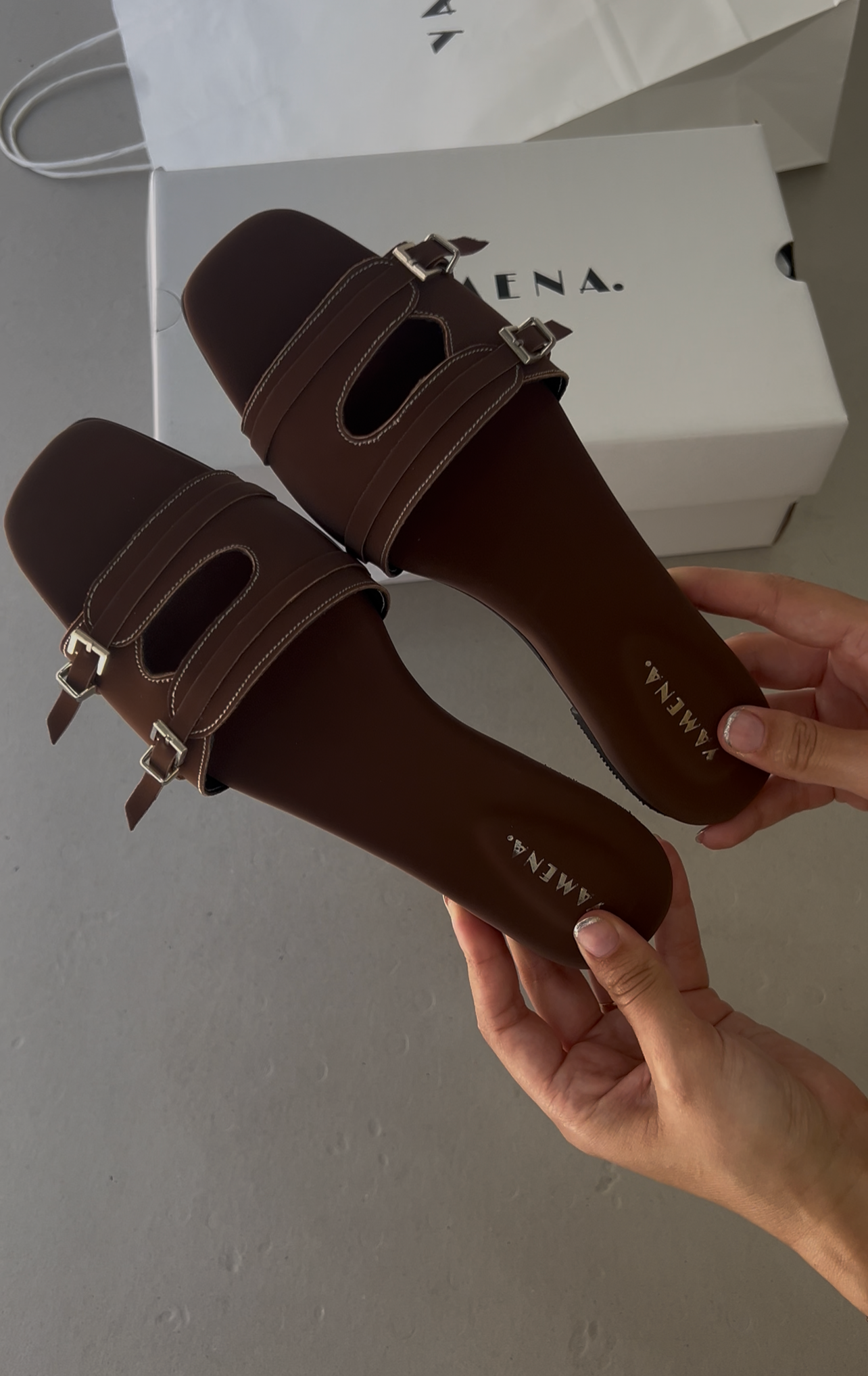 A-CONFORT ET STYLE – SANDALE PLATE ÉLÉGANTE YW-14