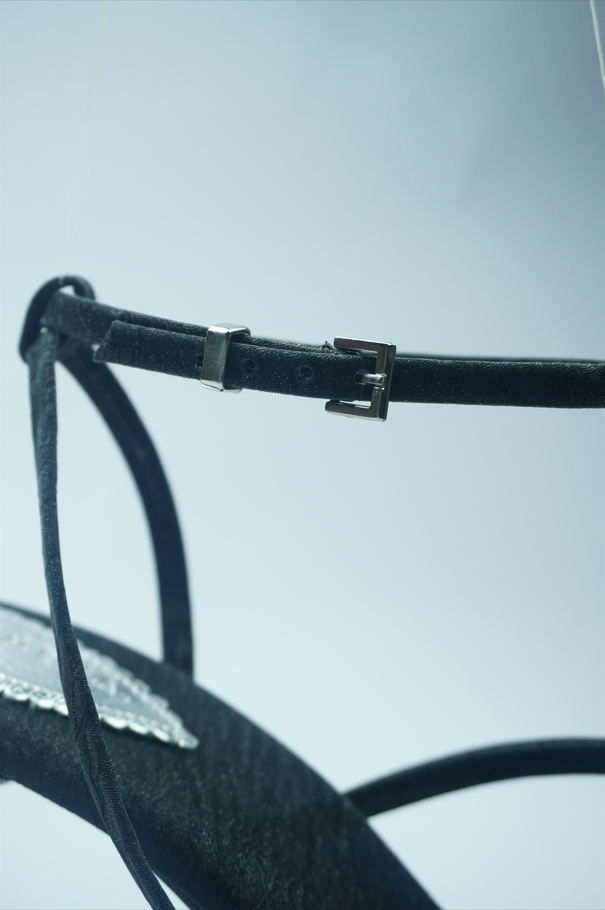 C- STYLE AUDACIEUX – SANDALE NOIR AVEC TALON BRILLANT YW-15.