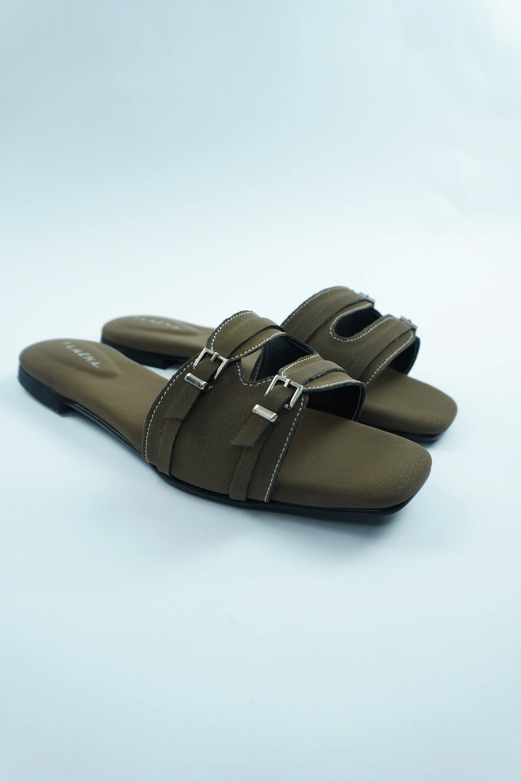 CONFORT ET STYLE – SANDALE PLATE ÉLÉGANTE YW-14