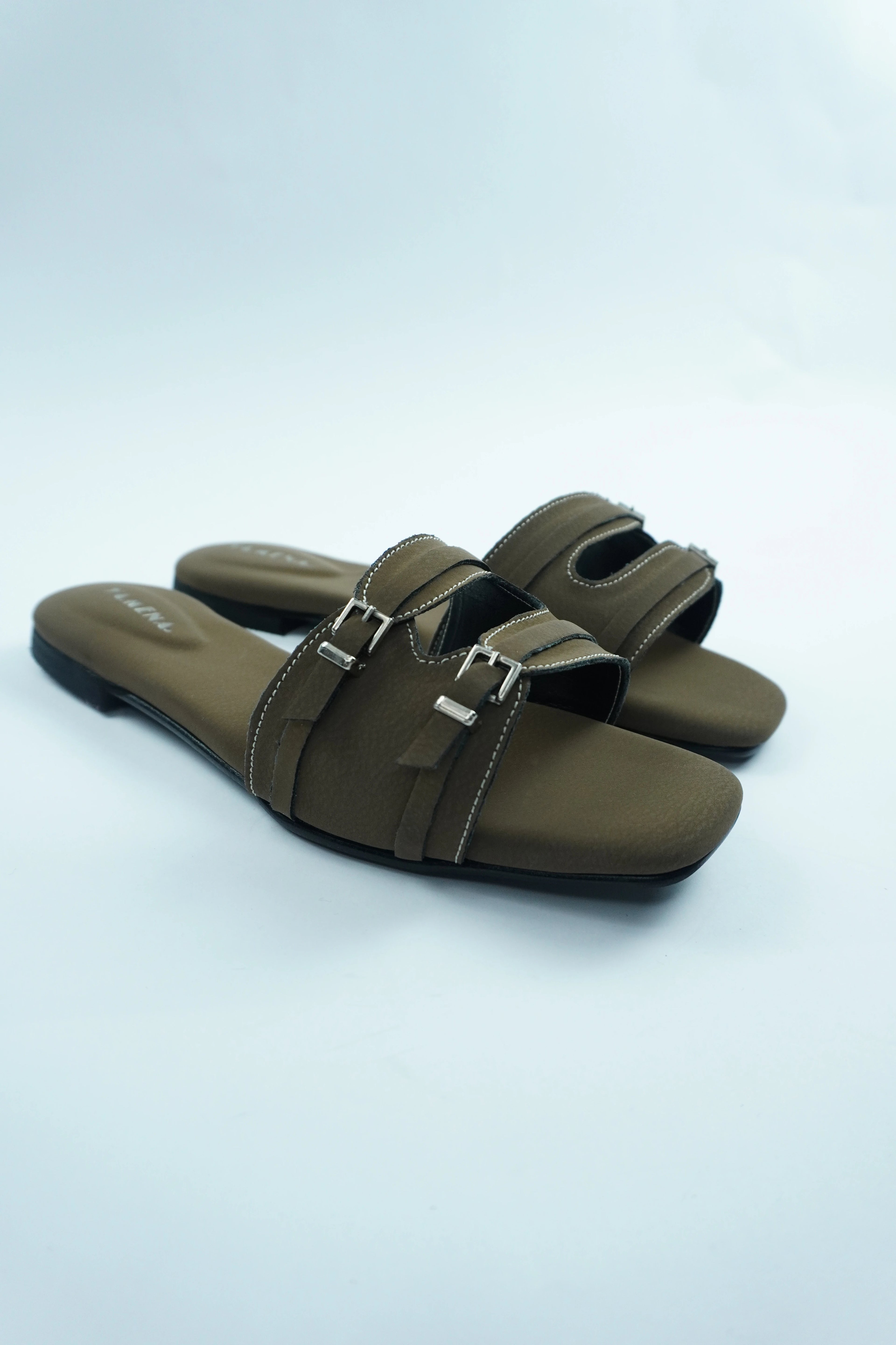 CONFORT ET STYLE – SANDALE PLATE ÉLÉGANTE YW-14